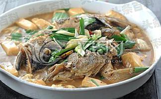 豆腐炖小海鱼的家常做法窍门 豆腐炖小海鱼的烹饪方法